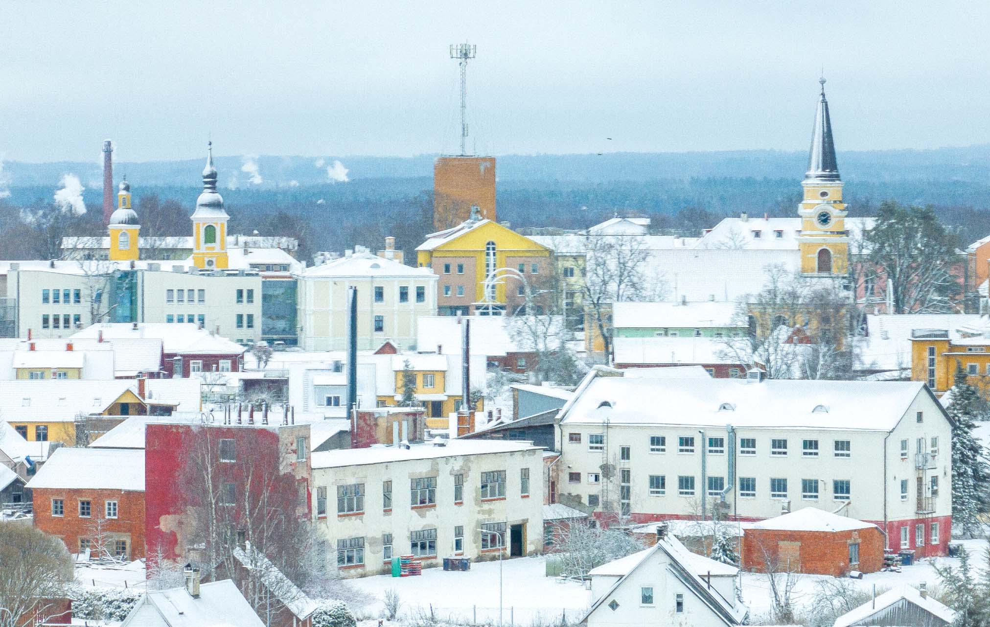 Jaanuari lõpus uue omaniku saanud endise jalatsivabriku maadel käivad aktiivsed koristustööd. Kinnistu uus otstarve on selgumas lähiajal. Foto: Aigar Nagel